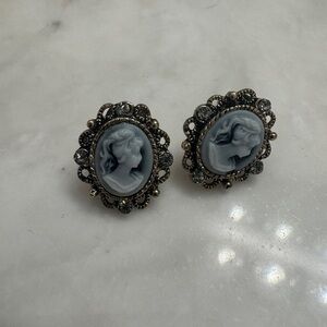 Vintage America Gray and Silver Cameo Earrings